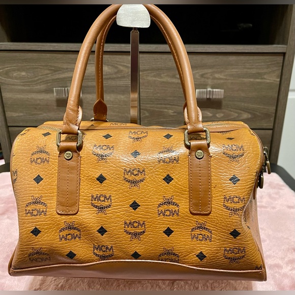 👜 MCM Visetos Cognac  Medium Boston Bag, with Lady Lion - 2-way bag - Picture 4 of 15